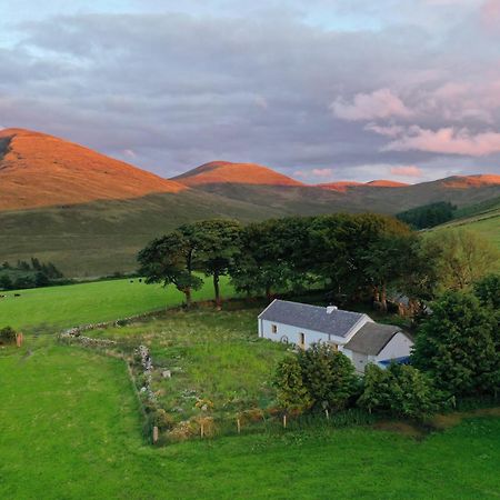 Thistle Thatch Cottage And Hot Tub - Mourne Mountains Newcastle  Zewnętrze zdjęcie