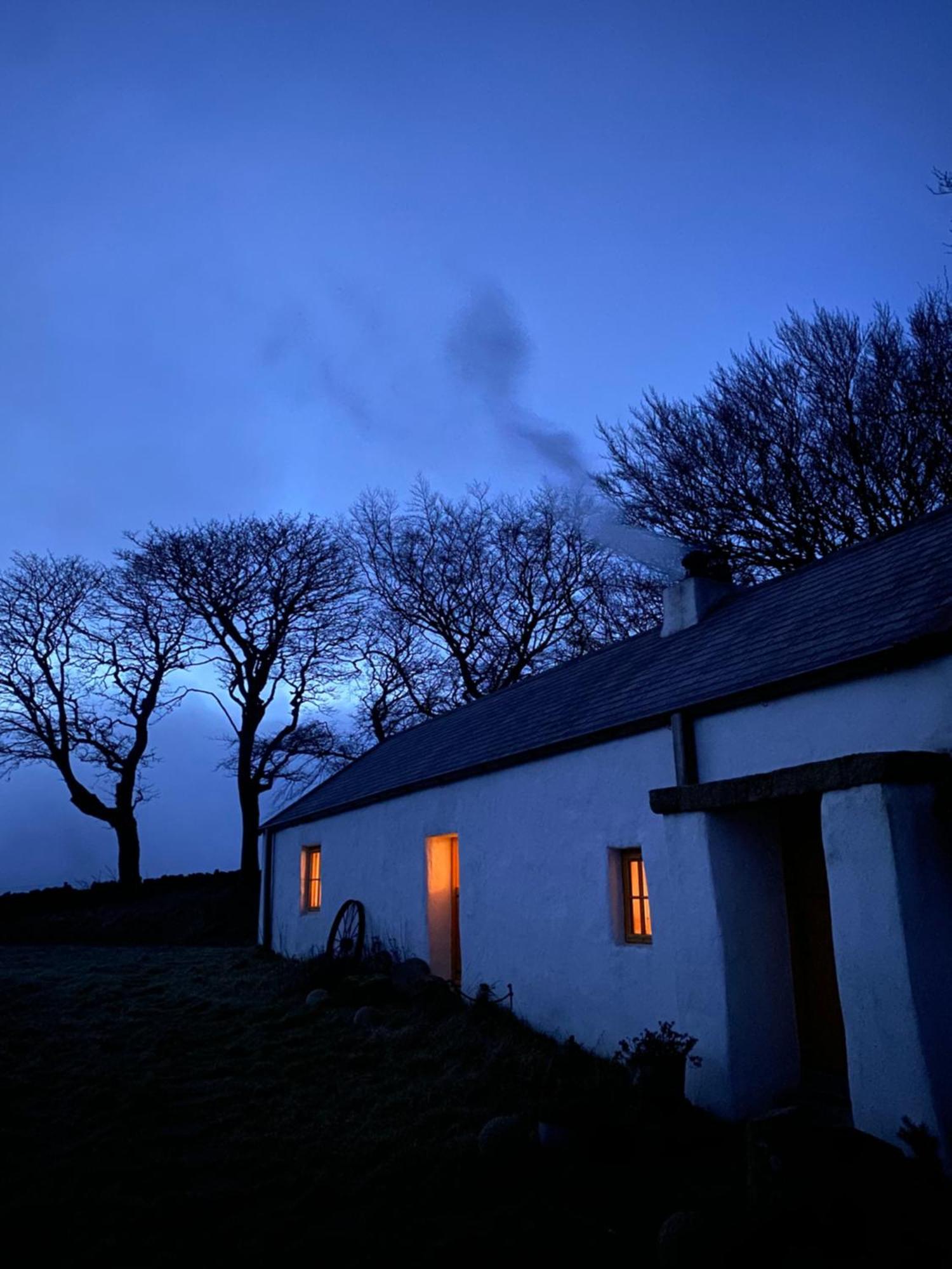 Thistle Thatch Cottage And Hot Tub - Mourne Mountains Newcastle  Zewnętrze zdjęcie